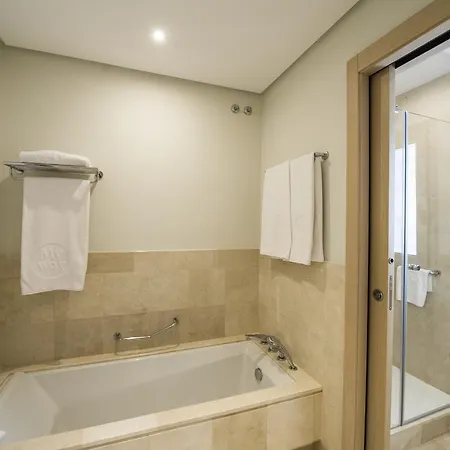 Apartment Amazing Golf Retreat & Sunny 2bdr Suite, Jacuzzi *